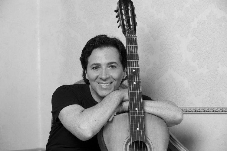 Энрико Колонна (Enrico Colonna) – певец, композитор и музыкант